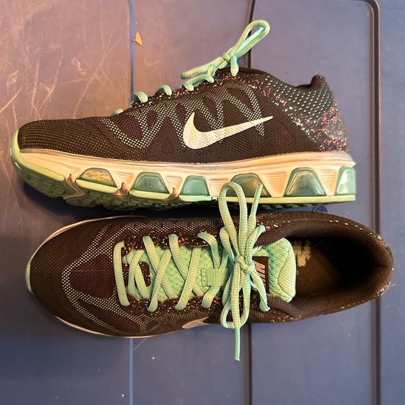 Nike air max shoes. Barely worn. Excellent condition - Picture 7 of 7